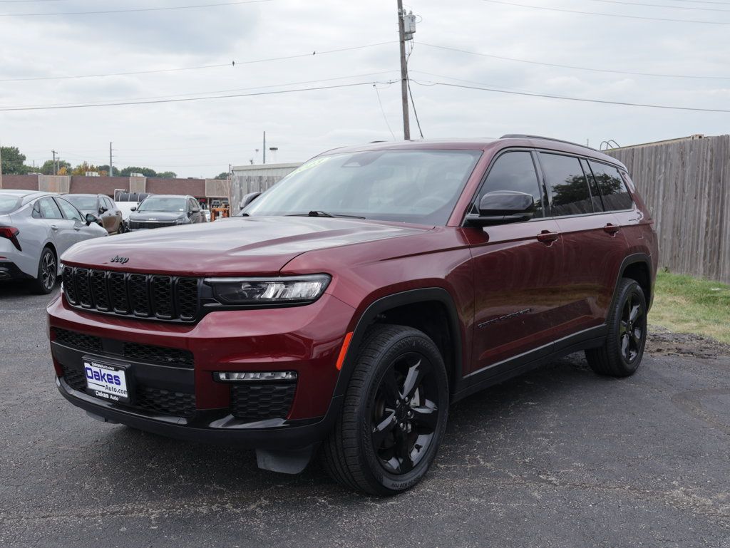 Used 2023 Jeep Grand Cherokee L Limited w/ Black Appearance Package AWD/4WD image 3