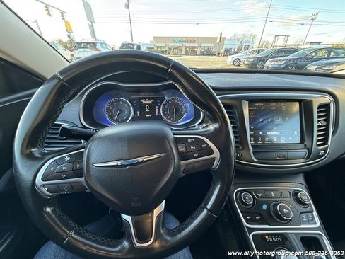 Used 2017 Chrysler 200 Limited Platinum image 17