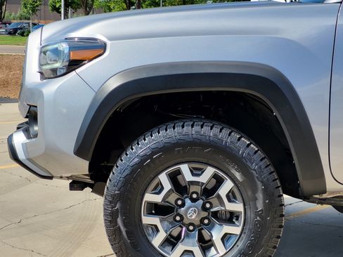 Certified 2021 Toyota Tacoma TRD Off-Road w/ TRD Premium Off Road Package AWD/4WD image 7