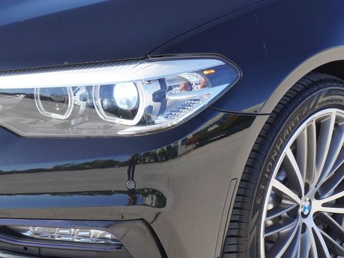 Used 2018 BMW 530i image 2