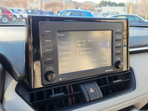 Used 2021 Toyota RAV4 XLE image 18