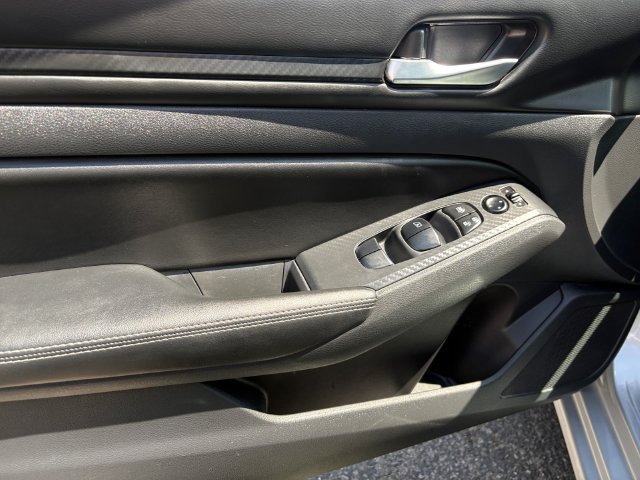 Used 2024 Nissan Altima 2.5 SV FWD image 13