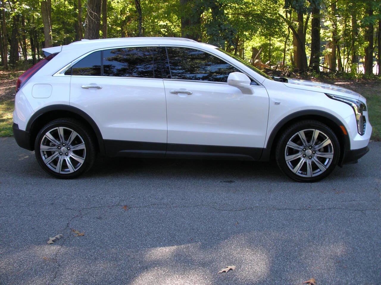 Used 2019 Cadillac XT4 Luxury w/ Cold Weather Package FWD image 10
