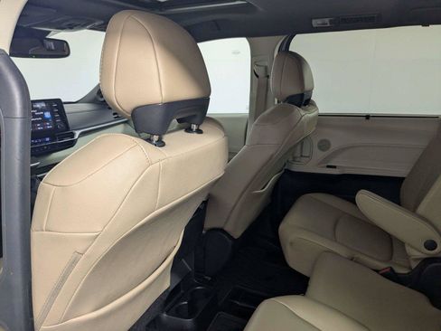 Used 2021 Toyota Sienna XLE w/ XLE Plus Package FWD image 36