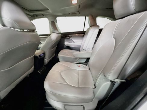 Used 2022 Toyota Highlander Limited AWD/4WD image 29