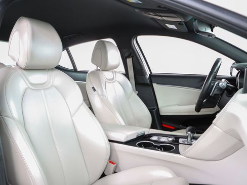 Used 2025 Genesis G70 2.5T AWD/4WD image 27