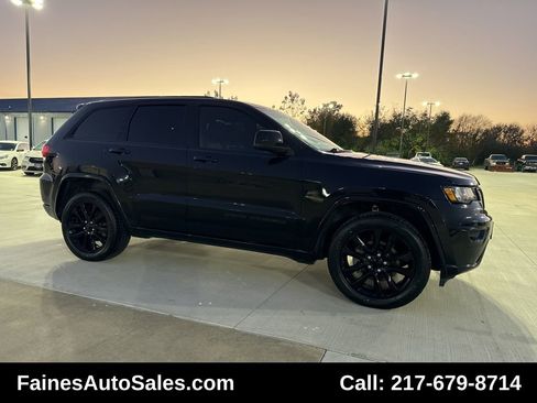 Used 2019 Jeep Grand Cherokee Altitude image 25