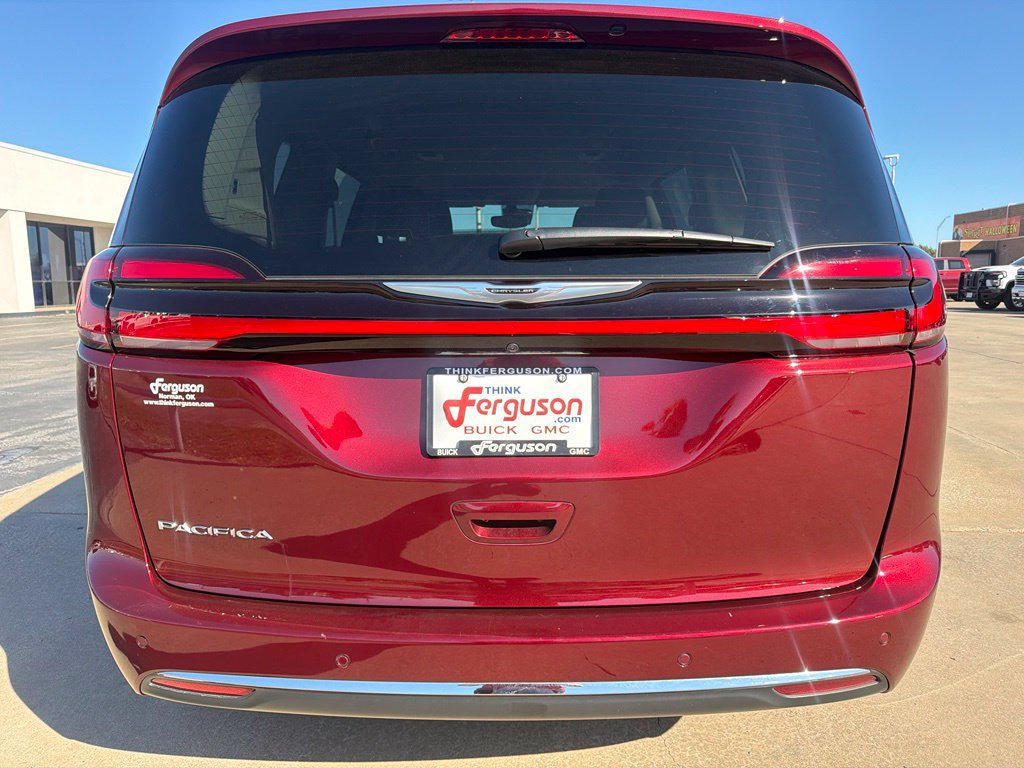 Used 2023 Chrysler Pacifica Touring-L FWD image 12