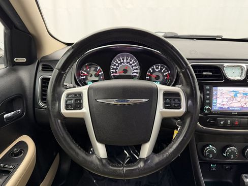Used 2013 Chrysler 200 Limited image 8