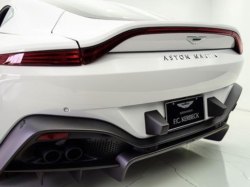 Used 2023 Aston Martin V8 Vantage Coupe RWD image 16