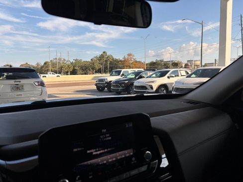 Used 2025 Nissan Pathfinder SV image 36