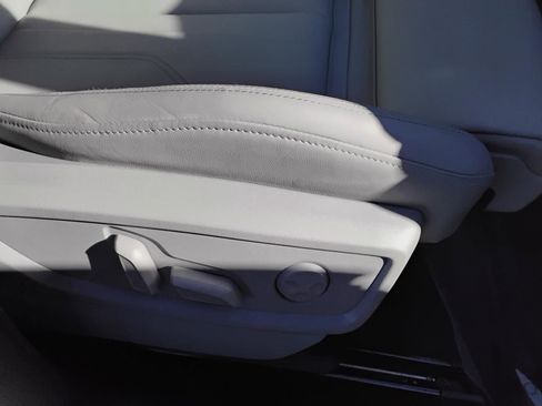 Certified 2025 Audi Q5 2.0T Premium Plus image 27