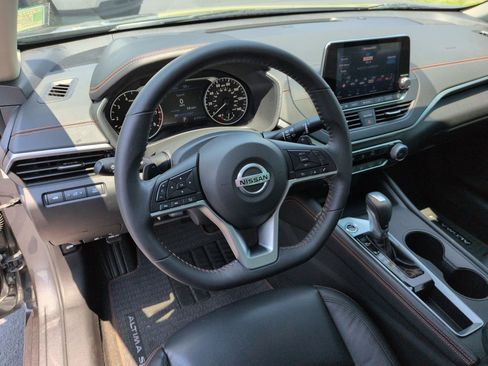 Used 2022 Nissan Altima 2.5 SR FWD image 16
