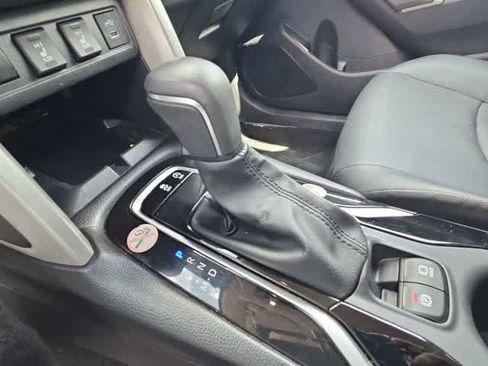 Used 2025 Toyota Corolla Cross XLE FWD image 26