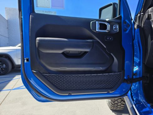 New 2025 Jeep Gladiator Willys image 13