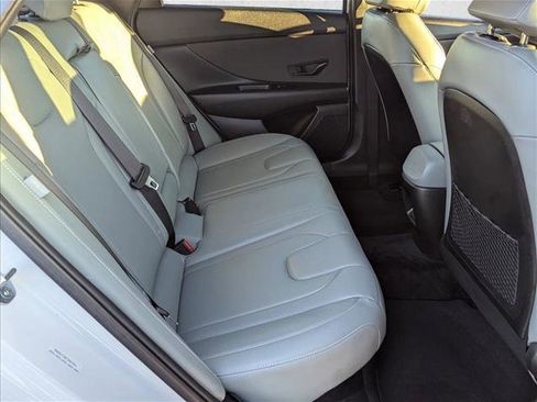 Certified 2025 Hyundai Elantra Limited image 19