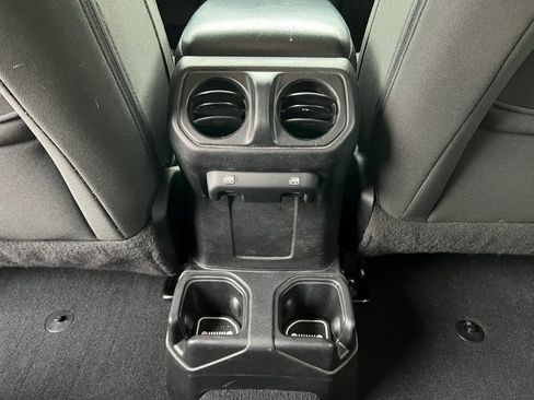 Used 2018 Jeep Wrangler Unlimited Sport S AWD/4WD image 30