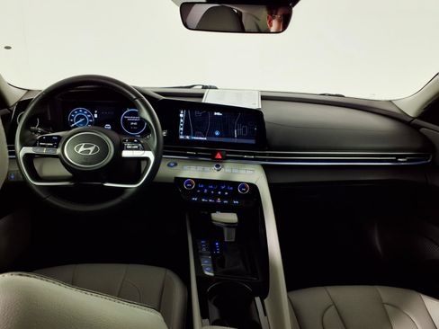 Certified 2024 Hyundai Elantra Limited FWD image 14