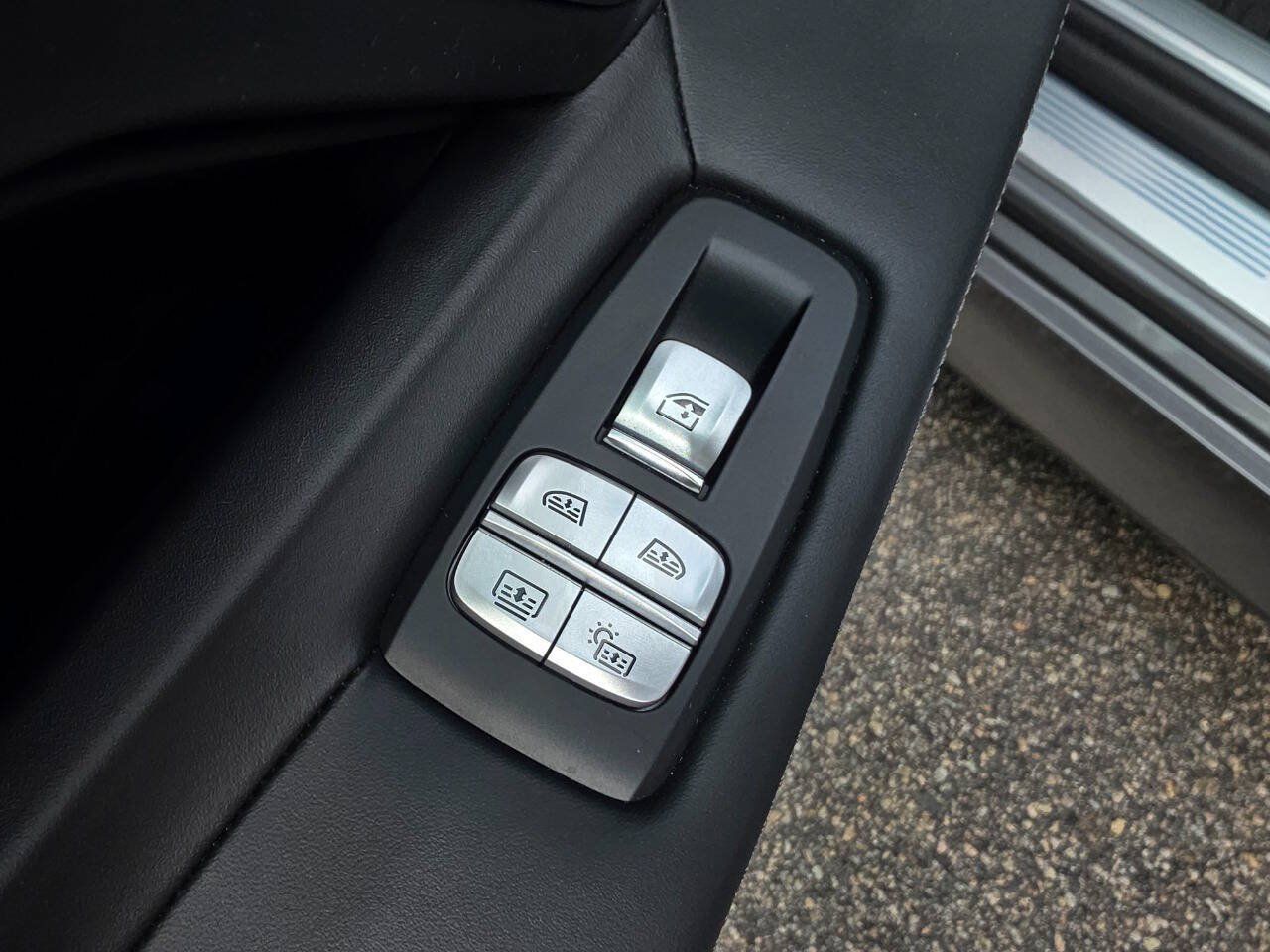 Used 2019 BMW 750i xDrive w/ Executive Package AWD/4WD image 44