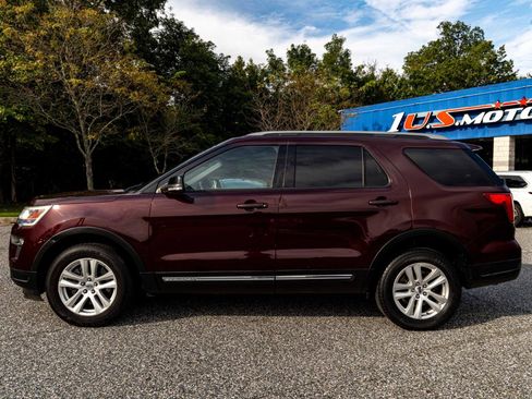 Used 2018 Ford Explorer XLT w/ Equipment Group 202A AWD/4WD image 3