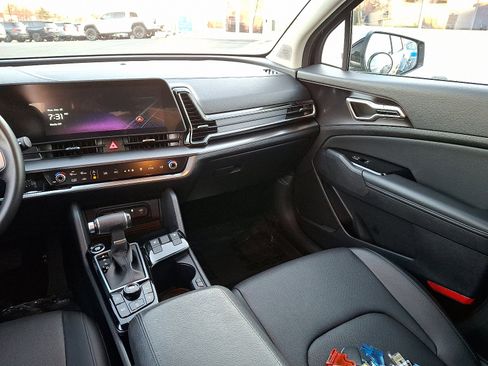 Used 2023 Kia Sportage EX image 16