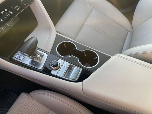 Used 2025 Genesis G70 2.5T RWD image 43