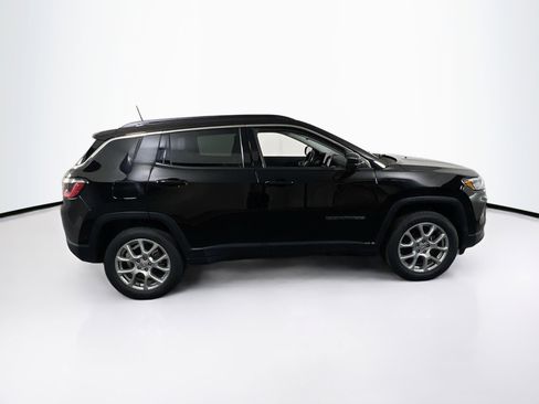 Used 2022 Jeep Compass Latitude AWD/4WD image 4