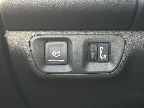 Used 2023 GMC Acadia SLT image 29