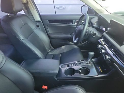 Used 2024 Honda Civic Touring image 3