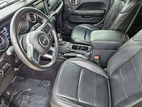 Used 2018 Jeep Wrangler Unlimited Sahara AWD/4WD image 17