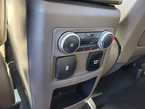 Used 2020 Ford Explorer Platinum w/ Premium Technology Package AWD/4WD image 31