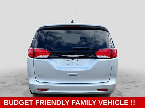 Used 2023 Chrysler Voyager LX FWD image 6