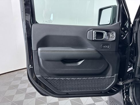 New 2025 Jeep Gladiator Sport image 25