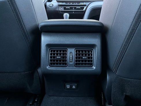 Used 2025 Toyota Camry SE image 13