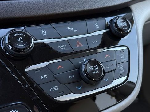 Certified 2017 Chrysler Pacifica Touring-L image 27