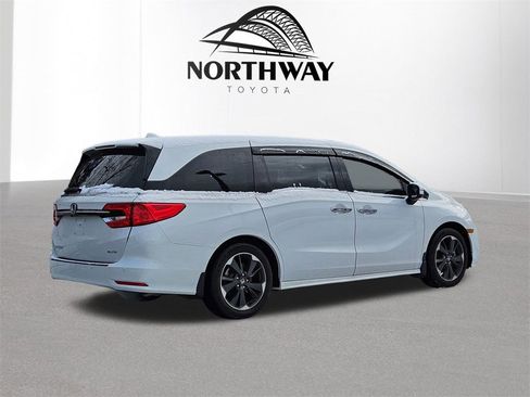 Used 2023 Honda Odyssey Elite image 4