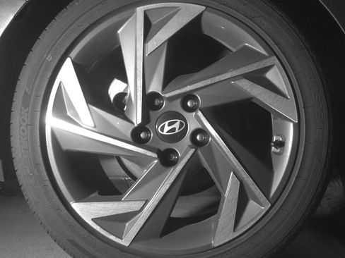 Used 2025 Hyundai Elantra Limited FWD image 15