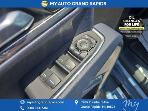 Used 2024 Chevrolet Silverado 3500 High Country w/ Technology Package AWD/4WD image 8