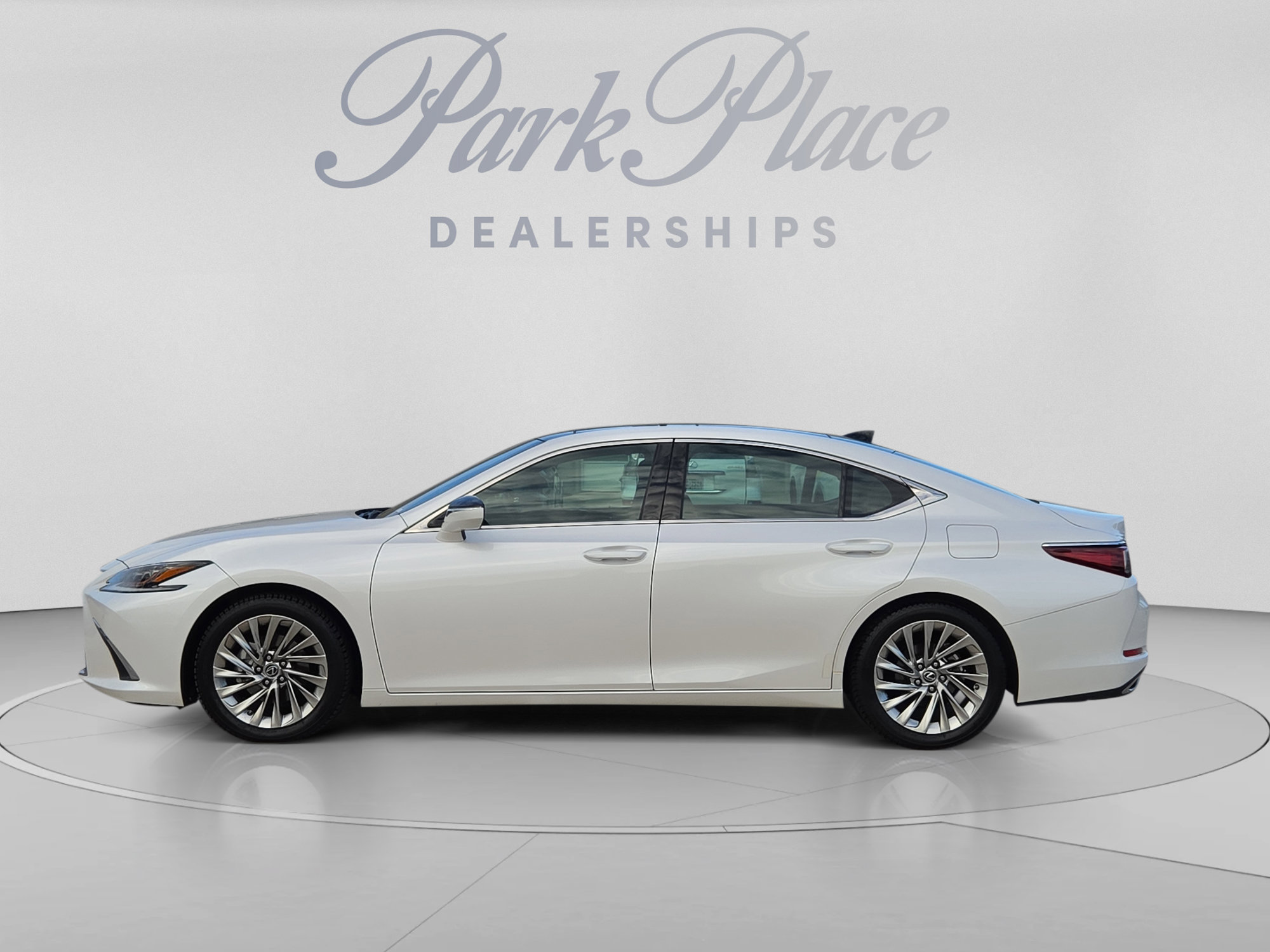 Used 2021 Lexus ES 350 Ultra Luxury w/ Accessory Package 2 FWD image 2