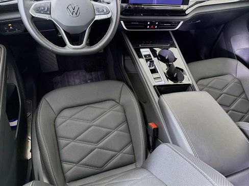 Used 2025 Volkswagen Atlas Cross Sport SE image 26