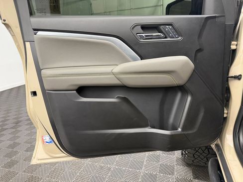 Used 2024 Chevrolet Colorado ZR2 w/ ZR2 Convenience Package III image 21