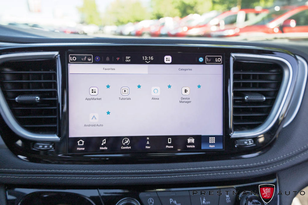 Used 2026 Chrysler Pacifica Limited FWD image 37