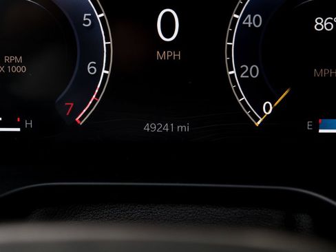 Used 2022 Jeep Grand Cherokee Limited image 3