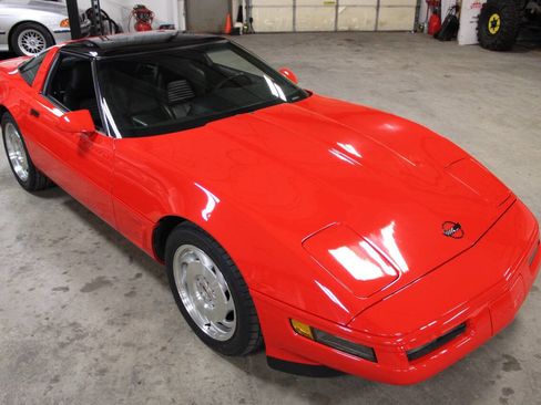 Used 1996 Chevrolet Corvette Base 2dr Hatchback image 24