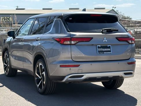 Used 2022 Mitsubishi Outlander SE image 9