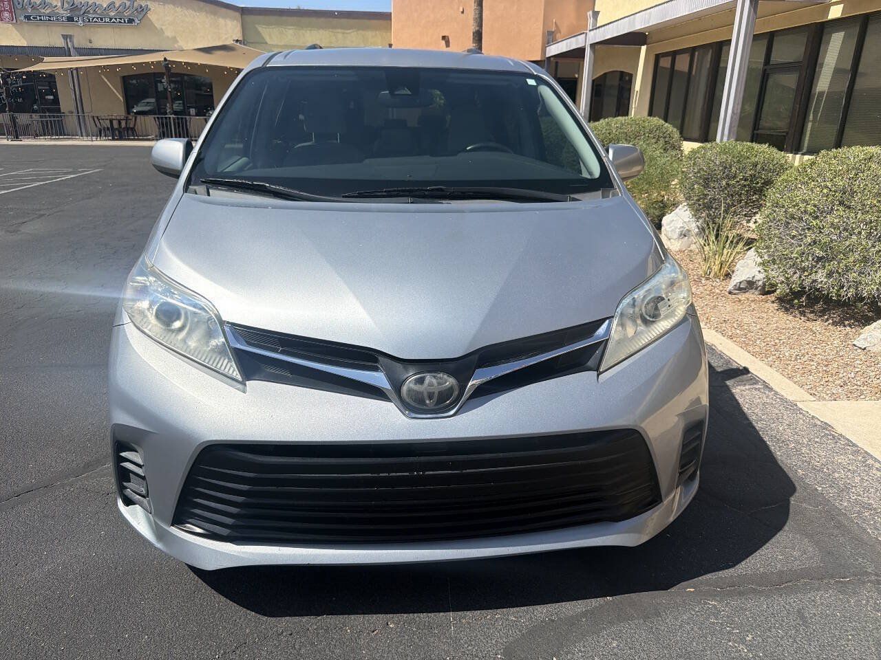 Used 2018 Toyota Sienna LE w/ Carpet Mat Package FWD image 8