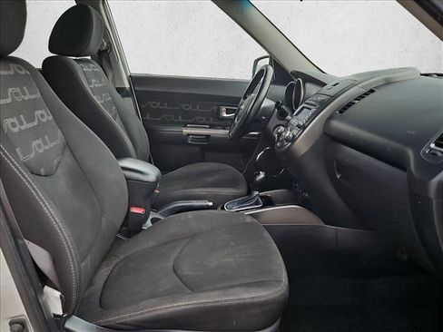 Used 2013 Kia Soul + FWD image 20