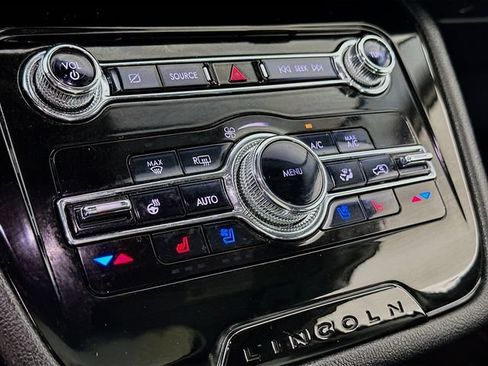 Used 2022 Lincoln Corsair AWD w/ Premium Package image 24