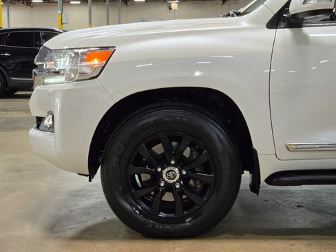 Used 2019 Toyota Land Cruiser AWD/4WD image 18