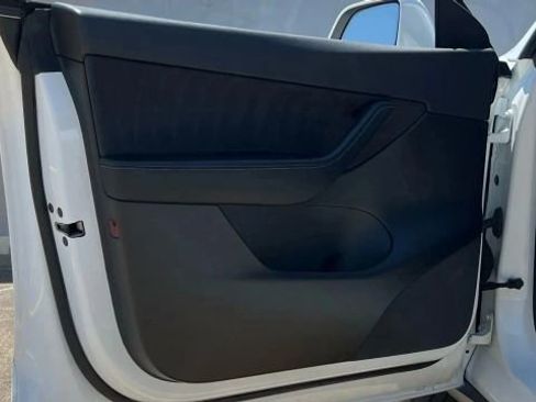 Used 2022 Tesla Model Y Performance image 13